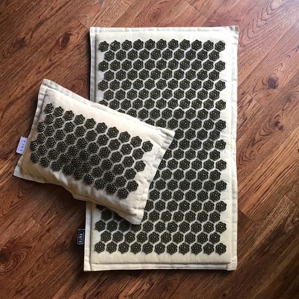 Ajna Acupressure Mat & Pillow (filled with buckwheat hulls)